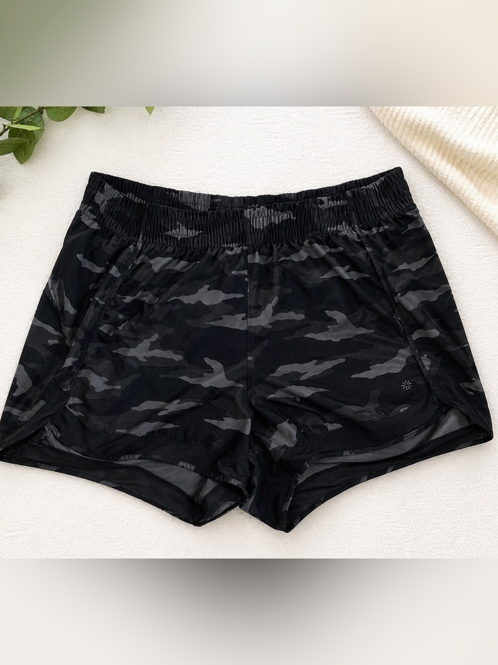 Athleta Printed Mesh Racer Run Short 4’’ size 1X